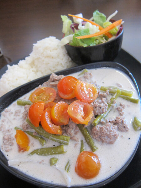 스릴과 감동! 괌 바다를 파라세일링으로 경험하세요!