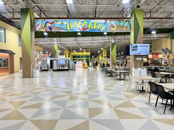 아이들에게 큰 인기를 끌고 있는 캡슐 토이는 돈키에서!